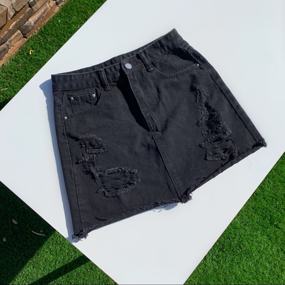 BLACK RIPPED DENIM SKIRT